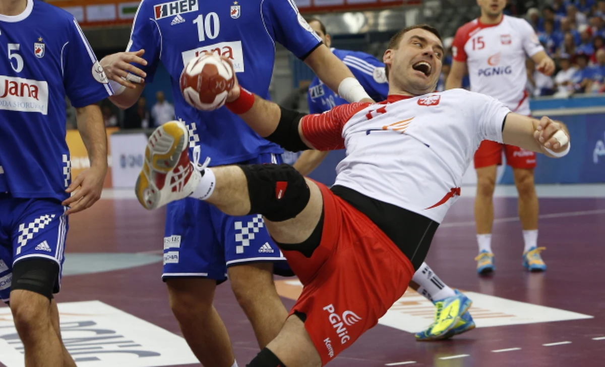 "Powinniśmy występować w finale. Wszyscy grali z wielkim poświęceniem. Daliśmy z siebie maksa, ale szkoda, że to nie wystarczyło" - powiedział po przegranym meczu z Katarczykami obrotowy reprezentacji Polski, Bartosz Jurecki. "Jestem dumny z mojego zespołu i naprawdę składam im wielkie gratulacje za ich grę" - podkreślił trener biało-czerwonych Michael Biegler. 