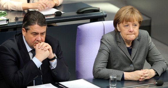 "Nie widzę możliwości dalszej redukcji zadłużenia Grecji" - powiedziała kanclerz Niemiec Angela Merkel w wywiadzie dla dziennika "Hamburger Abendblatt". Szefowa niemieckiego rządu przypomniała, że już wcześniej prywatne banki i fundusze "umorzyły Grecji miliardy".
