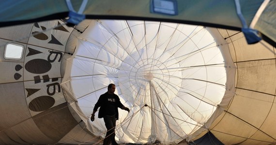 Dwaj piloci: Amerykanin i Rosjanin, którzy w wypełnionym helem balonie ustanowili nowe rekordy odległości i czasu przelotu, wylądowali bezpiecznie u wybrzeży Meksyku.