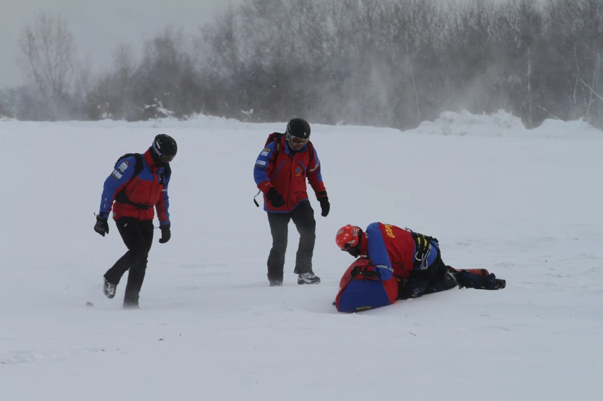 Wieczorna akcja ratowników z krynickiej grupy GOPR. Musieli doprowadzić do schroniska na Hali Łabowskiej grupę licealistów z Rzeszowa i ich opiekuna. 
