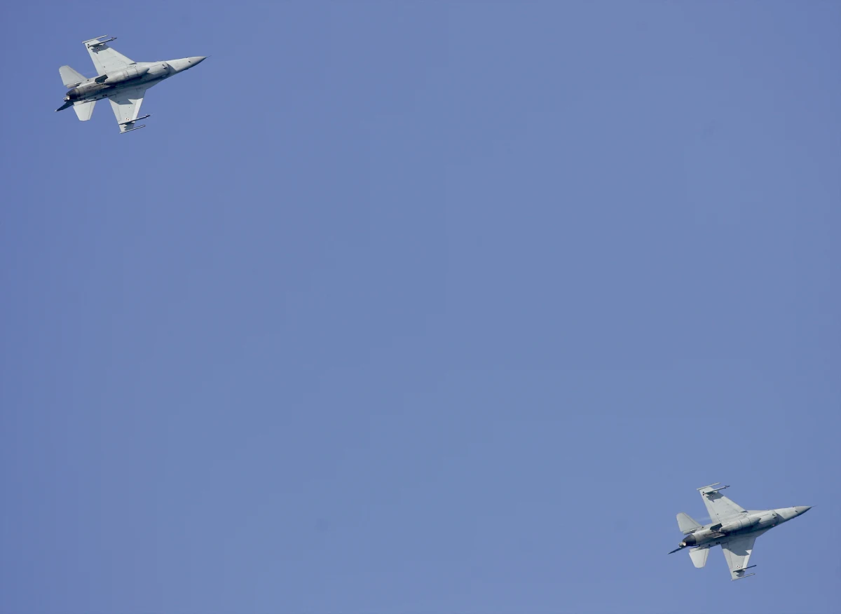 W 2014 r. ponad 150 razy samoloty NATO przechwyciły rosyjskie maszyny w rejonie Bałtyku. To cztery razy częściej niż w 2013 r. Czterokrotnie wzrosła też liczba myśliwców Sojuszu strzegących nieba Litwy, Łotwy i Estonii. Wśród nich są obecnie też polskie maszyny.