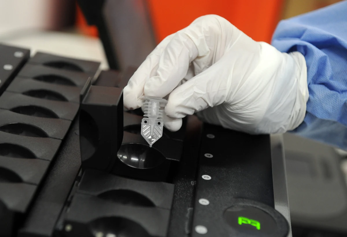 To może być pierwszy przypadek Rosjanina zarażonego wirusem Ebola. Objawy tej choroby ma 31-letni mieszkaniec Władywostoku, który wrócił z Afryki Zachodniej.