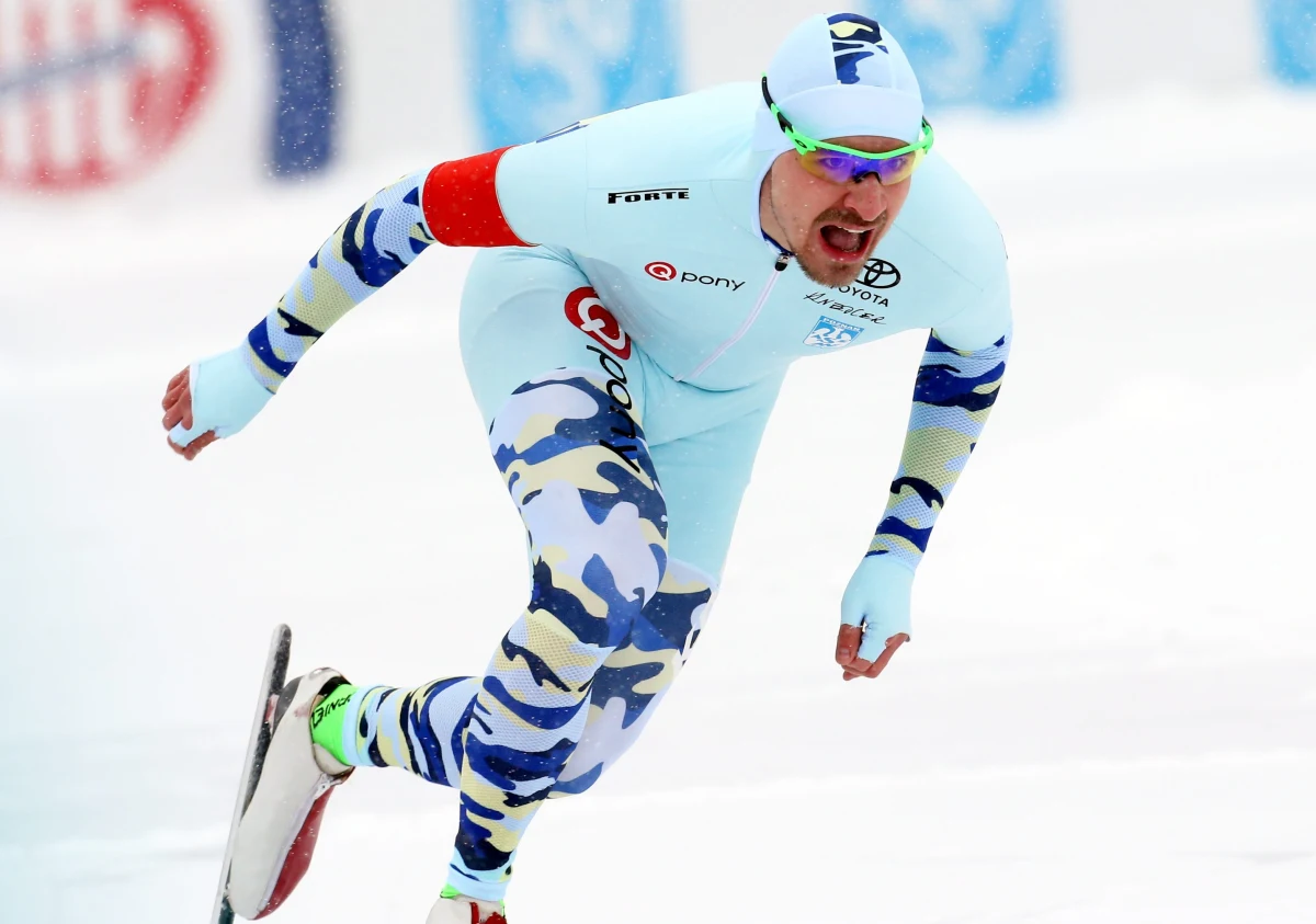 Jan Szymański został zdyskwalifikowany na dystansie 1500 m w zawodach Pucharu Świata w Hamar. Polski panczenista stracił prowadzenie w tej konkurencji w klasyfikacji generalnej PŚ. W Norwegii zwyciężył Rosjanin Denis Juskow (1.45,07).