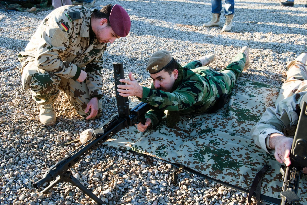 Niemiecka Bundeswehra weźmie udział w przedsięwzięciach, które mają wzmocnić obecność wojskową NATO na wschodnich rubieżach Sojuszu - podał dziennik "Sueddeutsche Zeitung". Jednostki mają powstać w Polsce, Rumunii, Bułgarii, na Litwie, Łotwie i w Estonii.