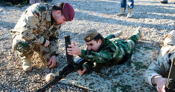 Niemiecka Bundeswehra weźmie udział w przedsięwzięciach, które mają wzmocnić obecność wojskową NATO na wschodnich rubieżach Sojuszu - podał dziennik "Sueddeutsche Zeitung". Jednostki mają powstać w Polsce, Rumunii, Bułgarii, na Litwie, Łotwie i w Estonii.