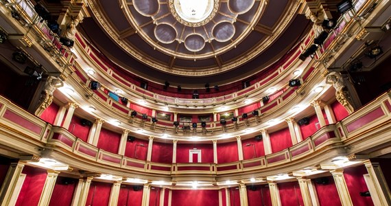 Większość Polaków (84 proc.) nie była w zeszłym roku ani razu w teatrze - wynika z sondażu TNS Polska. Co szósty (16 proc.) przynajmniej raz obejrzał sztukę teatralną. Częściej niż trzy razy w roku teatr odwiedziło tylko 2 proc. 