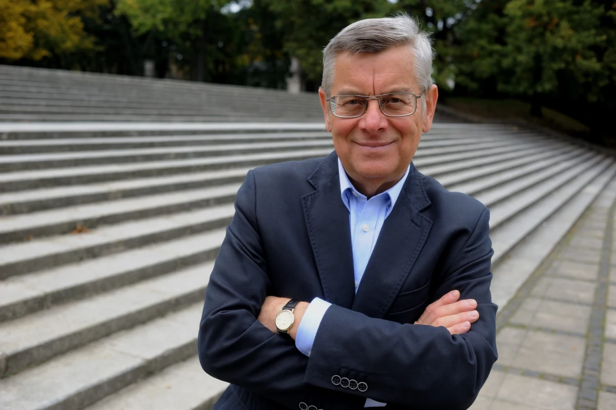 "Wybory prezydenckie? Chciałbym takiej rywalizacji, gdzie jest Komorowski, Kaczyński, Piechociński, Miller. Żeby turniej był rycerski a nie taki, gdzie jest jeden rycerz a reszta posyła przybocznych" - mówi w odpowiedzi na pytania słuchaczy w Kontrwywiadzie RMF FM doradca prezydenta Tomasz Nałęcz. 