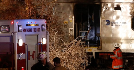 ​Co najmniej 6 osób zginęło, a 12 zostało rannych po tym, jak pociąg podmiejski staranował auto osobowe. Do wypadku doszło na przedmieściach Nowego Jorku - poinformował rzecznik kolei Metro-North Railroad.