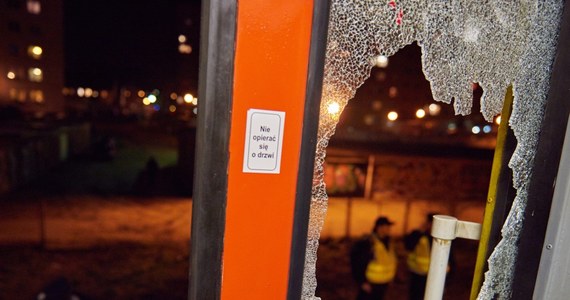 Policja zatrzymała siedem osób, które prawdopodobnie napadły na pociąg w Gdańsku - dowiedział się reporter RMF FM Kuba Kaługa. To osoby związane ze środowiskiem pseudokibiców. W kilkunastu miejscach na Pomorzu trwają przeszukania w związku ze styczniowym napadem.