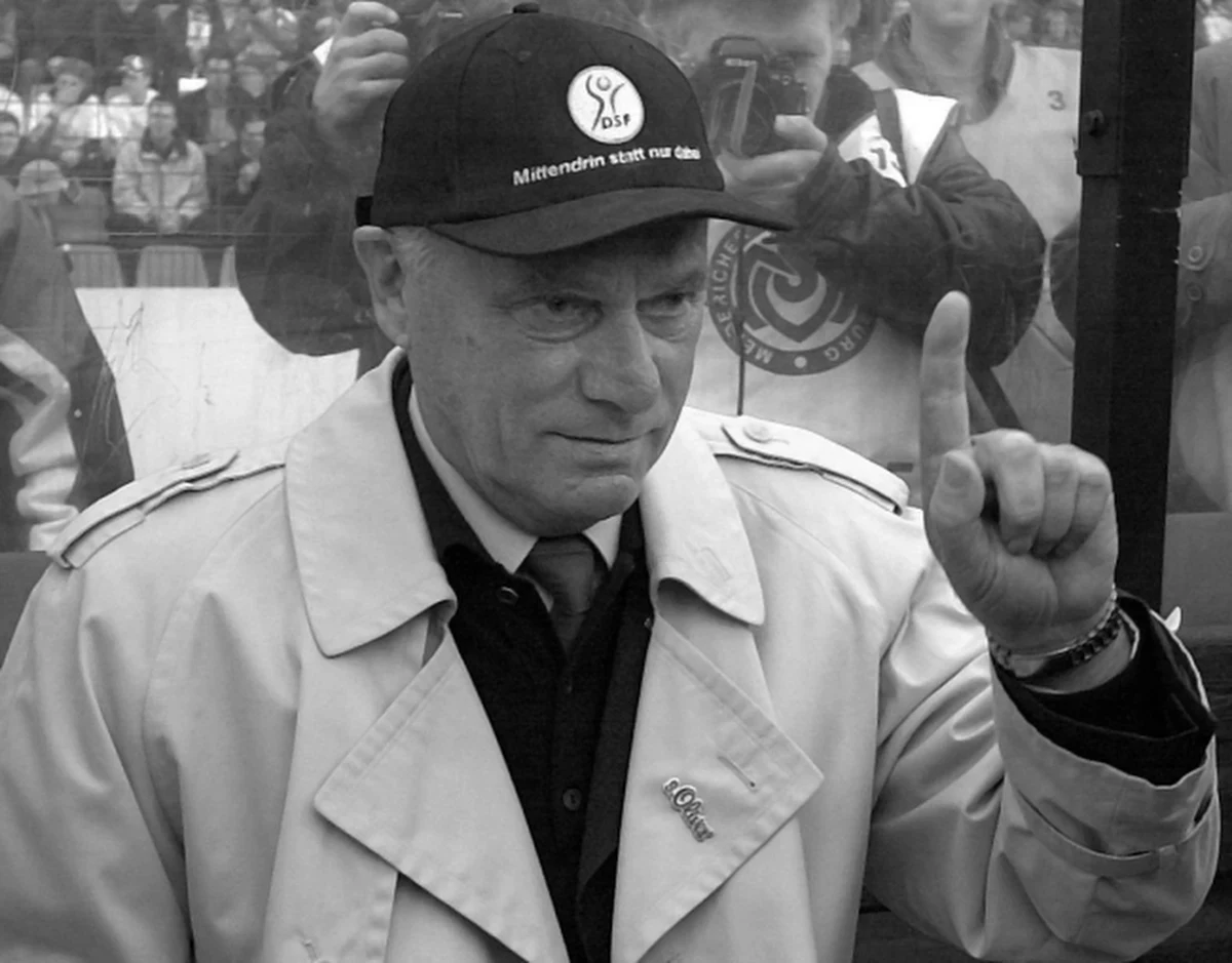 Nie żyje Udo Lattek - były trener reprezentacji RFN i najsłynniejszych klubów piłkarskich - Bayernu Monachium i FC Barcelona. Niemiecki szkoleniowiec, który wywalczył osiem tytułów mistrzowskich, zmarł w niedzielę w wieku 80 lat - podał w środę "Bild".  