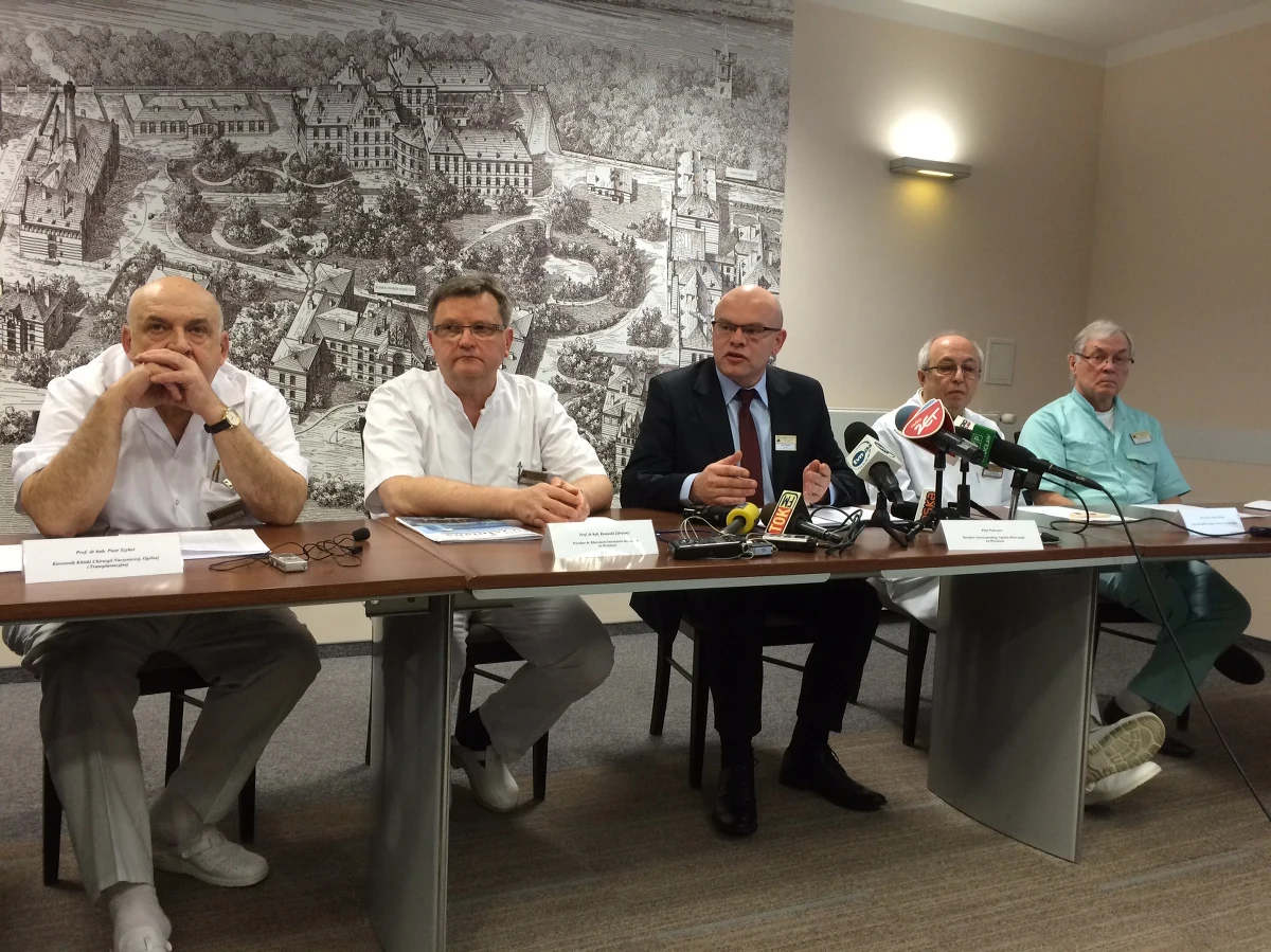 ​65 tysięcy złotych - to kara, którą Narodowy Fundusz Zdrowia nałożył na Uniwersytecki Szpital Kliniczny we Wrocławiu. Kontrolę przeprowadzono w placówce po tym, jak 4 miesiące temu lekarze odesłali do innej placówki ciężko chorego 8-latka z Oleśnicy. Chłopiec zmarł. Tego dnia brakowało w placówce specjalisty z zakresu medycyny ratunkowej. 