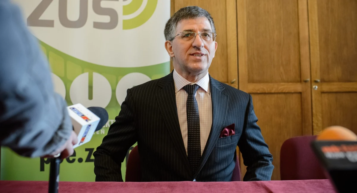 Zbigniew Derdziuk złożył dymisję ze stanowiska prezesa Zakładu Ubezpieczeń Społecznych. "Swoją misję w ZUS uważam za wypełnioną, a cele, które sobie postawiłem, za zrealizowane" - napisał w oświadczeniu. 
