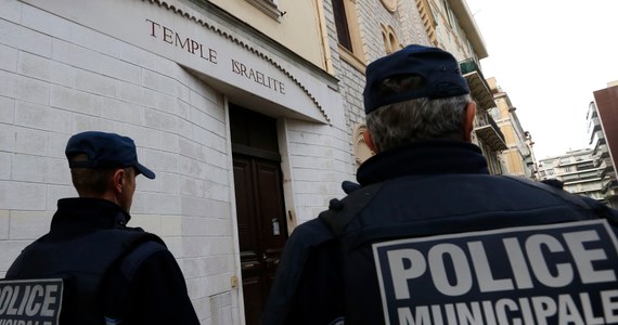 Gigantyczny skandal wybuchł we francuskim MSW! Szef paryskiej policji kryminalnej został zwolniony i umieszczony w areszcie śledczym. Mężczyzna usłyszał zarzut nielegalnego informowania podejrzanych o korupcję polityków i byłych żandarmów o postępach prowadzonego przeciwko nim śledztwa.