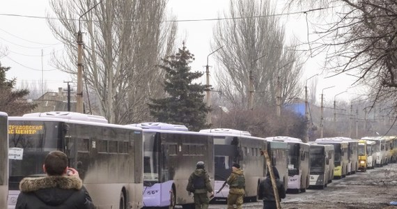 Oddziały prorosyjskich separatystów szykują się do uderzenia na ukraińskie siły rządowe w okolicach miast Debalcewe i Mariupol w obwodzie donieckim - oświadczył przedstawiciel Rady Bezpieczeństwa Narodowego i Obrony (RBNiO) Ukrainy Wołodymyr Polowyj. Poinformował dodatkowo, że przez kontrolowane przez separatystów przejścia graniczne aktywnie przerzucana jest z Rosji na Ukrainę broń, amunicja i paliwo. 