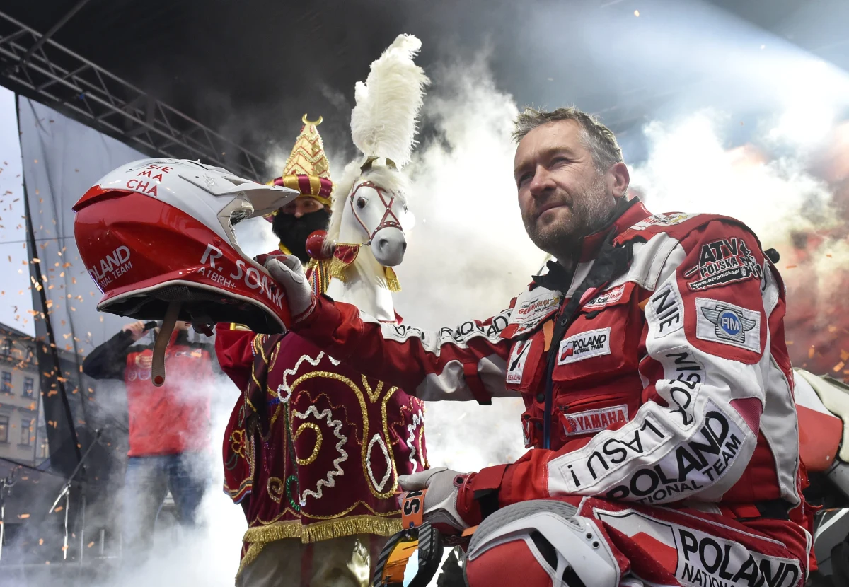 Zwycięzca Rajdu Dakar w kategorii quadów Rafał Sonik powiedział, że sportowcem spełnionym będzie wtedy, gdy suma jego błędów w Dakarze wyniesie kilka minut, a nie godzinę i kilka minut. "To jest mój sportowy cel, mam jeszcze dużo do zrobienia" - zaznaczył.