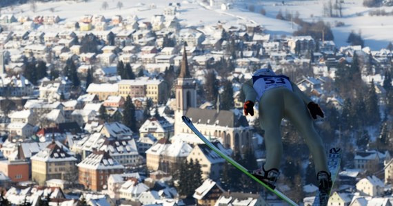 W niemieckim Titisee-Neustadt odbędzie się drugi konkurs Pucharu Świata w skokach narciarskich. Kwalifikacje rozpoczną się o godzinie 14, a o 15.30 zaplanowany jest początek pierwszej serii konkursowej. Wczoraj triumfował Niemiec Severin Freund, Kamil Stoch zajął czwarte miejsce. 