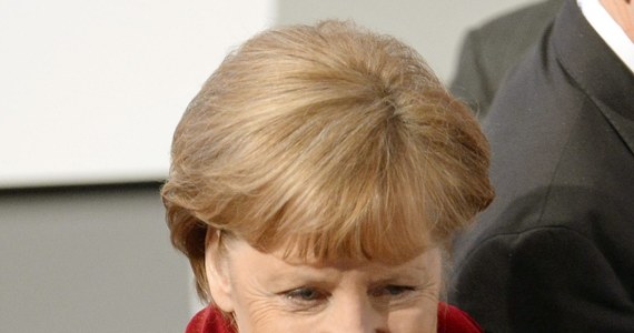 Kanclerz Niemiec Angela Merkel chce zamrozić konflikt na Ukrainie, nie rezygnując z zasad prawa międzynarodowego. Ten pomysł brzmi przekonująco, może jednak oznaczać tymczasową kapitulację przed Rosją - pisze niemiecki "Die Welt". Dziennik twierdzi, że kanclerz chciałaby uniknąć zimnej wojny w Europie.