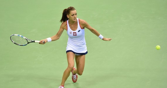 Agnieszka Radwańska przegrała w Krakowie z Marią Szarapową 1:6, 5:7 w spotkaniu 1. rundy Pucharu Federacji. Ten wynik zapewnił rosyjskim tenisistkom zwycięstwo w meczu z Polkami i awans do półfinału. Biało-czerwone zagrają w barażu o utrzymanie w elicie.