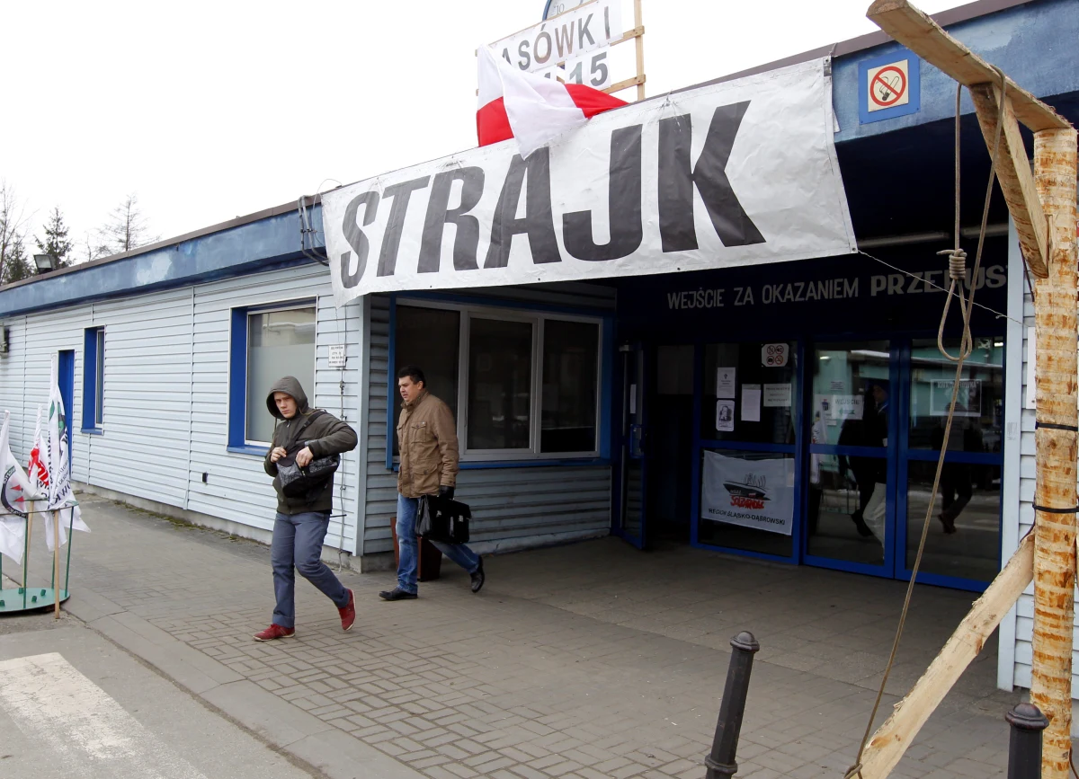 W kopalniach z powodu strajku rośnie naturalne zagrożenie m.in. pożarami. Zarząd Jastrzębskiej Spółki Węglowej wzywa liderów związkowych do rozmów. 