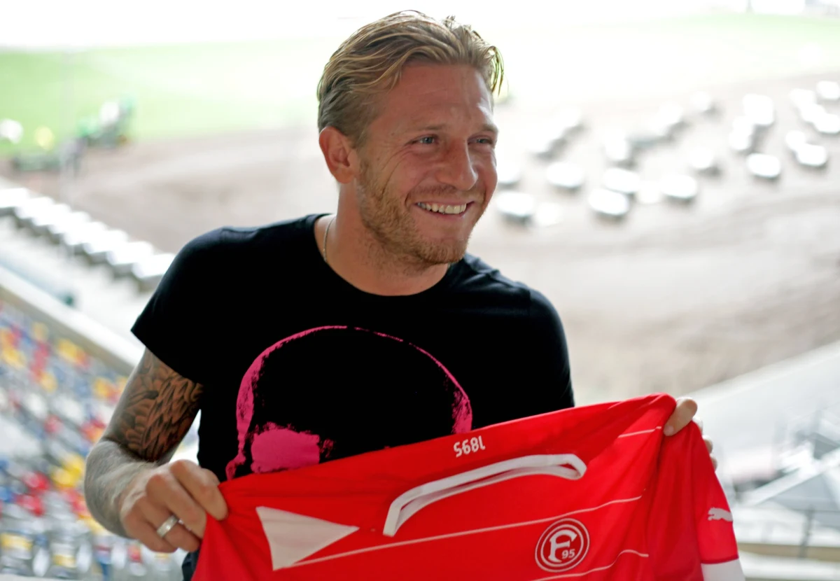 Były piłkarz reprezentacji Ukrainy Andrij Woronin poinformował o zakończeniu kariery. 35-letni zawodnik występował m.in. w Bayerze Leverkusen i Liverpoolu, a z kadrą narodową awansował do ćwierćfinału mistrzostw świata w 2006 roku.