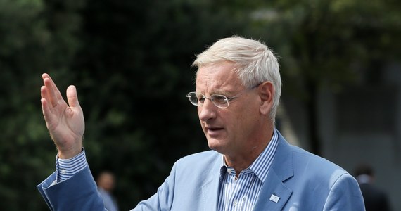 "Myślę, że to, co stanie się z Ukrainą, zdecyduje o przyszłości Rosji i bezpieczeństwa europejskiego na wiele lat" - oświadczył były minister spraw zagranicznych Szwecji Carl Bildt podczas debaty w polskim przedstawicielstwie przy UE w Brukseli. "Wszyscy byliśmy beznadziejni i zbyt grzeczni wobec Rosjan" - powiedział. "Nie mówimy: kłamiesz, to co powiedziałeś nie ma nic wspólnego z prawdą" – dodał. 