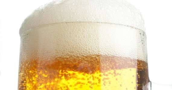 Od grudnia 2013 r. do listopada 2014 r. Polacy wydali na piwo niemal 14,5 mld zł. Jak wynika z zestawienia firmy badawczej Nielsen, napój ten zajął pierwsze miejsce wśród dziesięciu najpopularniejszych produktów spożywczych w Polsce. O sprawie pisze "Rzeczpospolita".