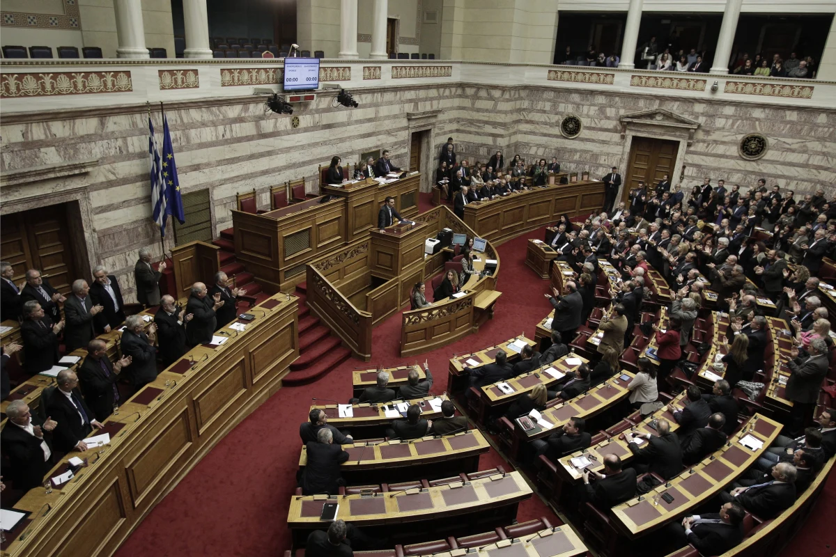 Jeśli Grecja nie zdoła wypracować nowego porozumienia ze strefą euro ws. greckiego zadłużenia, o pomoc finansową może zwrócić się do kogoś innego, np. USA, Rosji lub Chin - powiedział grecki minister obrony Panos Kammenos.