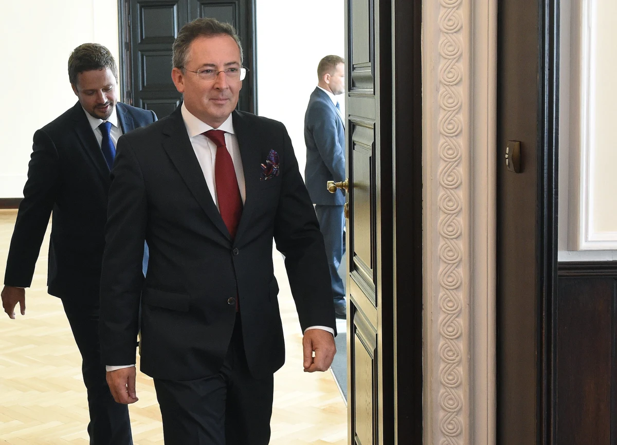 ​Były szef MSW Bartłomiej Sienkiewicz został szefem Instytutu Obywatelskiego, think tanku PO, informuje "Gazeta Wyborcza". Zastąpi na tym stanowisku Jarosława Makowskiego, który zarządzał Instytutem od pięciu lat.