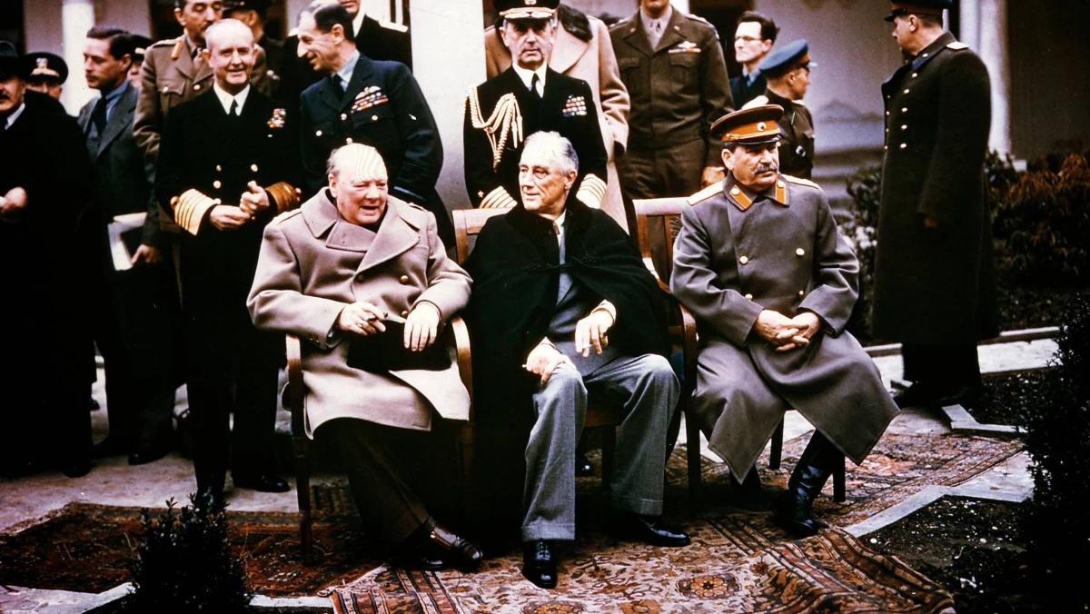 Zakończona 11 lutego 1945 roku, dokładnie siedemdziesiąt lat temu, konferencja Wielkiej Trójki w Jałcie dała nazwę porządkowi międzynarodowemu, który ukształtował się po II wojnie światowej. Istotą nowego ładu stał się dwubiegunowy podział świata między rywalizujące ze sobą supermocarstwa: Stany Zjednoczone i Związek Radziecki. Jednym z kluczowych elementów nowego porządku stała się hegemonia Moskwy w Europie Środkowo-Wschodniej. Hegemonia, która determinowała los narodów Środkowej i Wschodniej Europy które, jak Bałtowie pozbawione były własnej państwowości, bądź jak Polacy, suwerenności. 