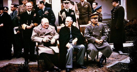 Zakończona 11 lutego 1945 roku, dokładnie siedemdziesiąt lat temu, konferencja Wielkiej Trójki w Jałcie dała nazwę porządkowi międzynarodowemu, który ukształtował się po II wojnie światowej. Istotą nowego ładu stał się dwubiegunowy podział świata między rywalizujące ze sobą supermocarstwa: Stany Zjednoczone i Związek Radziecki. Jednym z kluczowych elementów nowego porządku stała się hegemonia Moskwy w Europie Środkowo-Wschodniej. Hegemonia, która determinowała los narodów Środkowej i Wschodniej Europy które, jak Bałtowie pozbawione były własnej państwowości, bądź jak Polacy, suwerenności. 