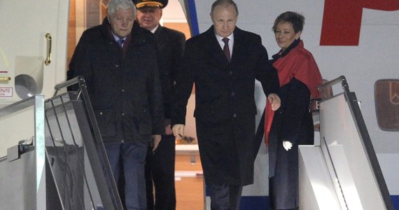 Prezydenci Ukrainy, Rosji i Francji - Petro Poroszenko, Władimir Putin i Francois Hollande, oraz kanclerz Niemiec Angela Merkel są już w stolicy Białorusi. W Mińsku ruszył szczyt w sprawie rozwiązania konfliktu na Ukrainie. 
Poroszenko, Hollande i Merkel przylecieli na miejsce prawie równocześnie. Najpóźniej w białoruskiej stolicy zjawił się Putin.