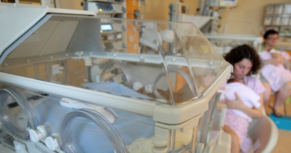 W 64 proc. szpitali kobieta nie może liczyć na znieczulenie podczas porodu – podaje „Dziennik Gazeta Prawna”. Przypomina, że dzieje się tak, choć w 2012 r. resort zdrowia obiecał darmowy dostęp do znieczulenia na życzenie dla każdej rodzącej. 