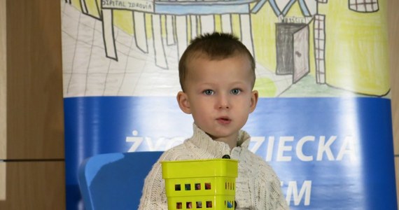 Dwuletni Adaś, którego lekarze zdołali wyprowadzić ze stanu głębokiej hipotermii został wypisany z Uniwersyteckiego Szpitala Dziecięcego w Krakowie-Prokocimiu, gdzie był leczony przez niemal 2,5 miesiąca. Chłopiec nadal będzie wymagał rehabilitacji. 