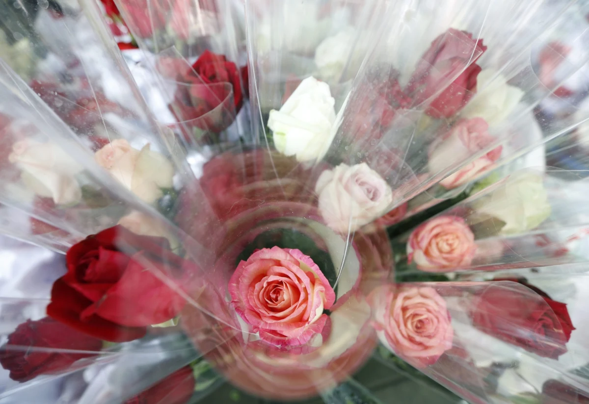 Oświadcz się swojej ukochanej na Gubałówce i wygraj pierścionek zaręczynowy. Polskie Koleje Linowe S.A. zapraszają 14 lutego na "Walentynkowy Karnawał na Gubałówce". Już od godziny 10 każdy, kto wyjedzie na Gubałówkę, będzie mógł poczuć karnawałowe rytmy, zatańczyć oraz wziąć udział w licznych konkursach na śniegu, na najwyżej położonym lodowisku w Polsce.