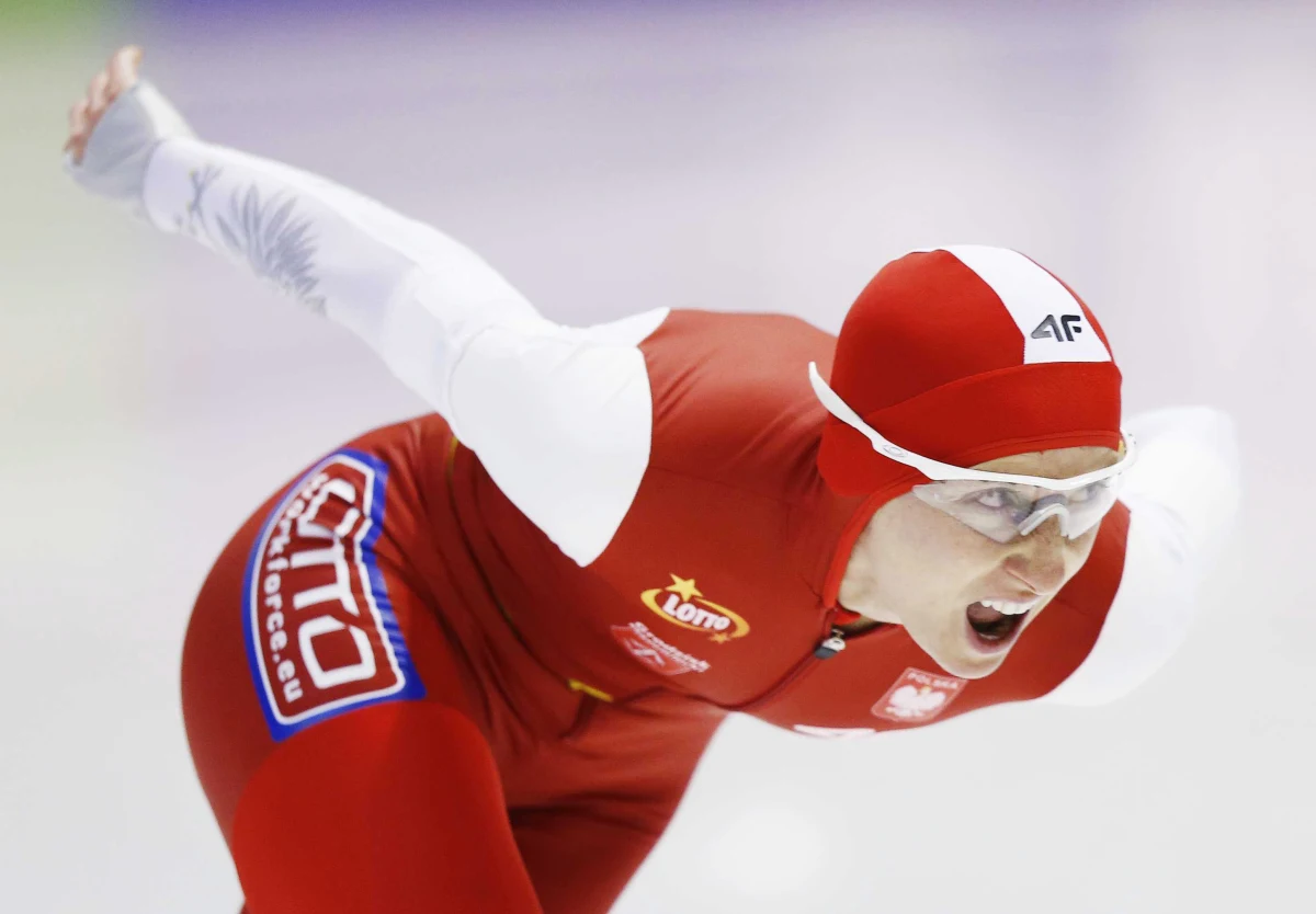 Luiza Złotkowska zajęła 9. miejsce na 3000 m podczas mistrzostw świata na dystansach w łyżwiarstwie szybkim w holenderskim Heerenveen. To jej najlepszy wynik w historii startów na MŚ! Złoty medal wywalczyła Czeszka Martina Sablikova, która wyprzedziła dwie reprezentantki gospodarzy - Ireen Wüst i Marije Joling! 

