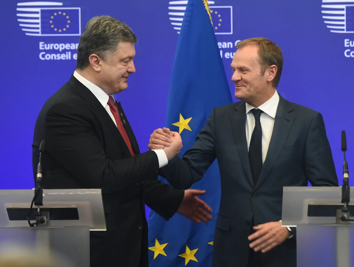 "Wdrażanie uzgodnień z Mińska w sprawie uregulowania konfliktu ukraińskiego nie będzie łatwe" - przyznał w Brukseli prezydent Ukrainy. Petro Poroszenko zaapelował do UE o wywieranie presji, aby porozumienie było wypełniane.