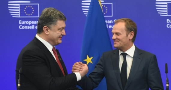 "Wdrażanie uzgodnień z Mińska w sprawie uregulowania konfliktu ukraińskiego nie będzie łatwe" - przyznał w Brukseli prezydent Ukrainy. Petro Poroszenko zaapelował do UE o wywieranie presji, aby porozumienie było wypełniane.