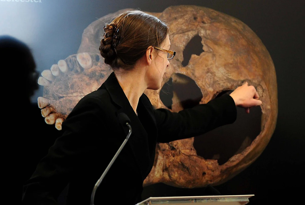 Historia Anglii jest bogatsza o kolejny fakt z życia króla Ryszard III. Naukowcy ustalili dokładnie od jakiego ciosu zginął. Szkielet utrwalonego w tragedii Szekspira króla znaleziono 3 lata temu pod parkingiem w Leicester.  