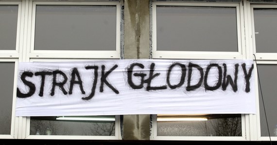 Ostatnia grupa pracowników Jastrzębskiej Spółki Węglowej zawiesza protest głodowy. Mimo że już wczoraj związkowcy podpisali porozumienie z zarządem JSW, 8 osób dziś rano w kopalni Borynia wciąż prowadziło głodówkę. 