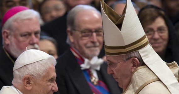 Podczas konsystorza w bazylice Świętego Piotra papież Franciszek wręczył insygnia godności kardynalskiej 19 nowym kardynałom z całego świata. W uroczystości uczestniczył emerytowany papież Benedykt XVI. 