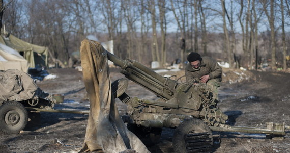 7 ukraińskich żołnierzy zginęło, a 23 zostało rannych w starciach w Donbasie w ciągu ostatniej doby. Ukraińskie dowództwo twierdzi, że w tym samym czasie zginęło 100 rebeliantów, a około 200 jest rannych. O 23 polskiego czasu w życie ma wejść uzgodnione w Mińsku zawieszenie broni.
