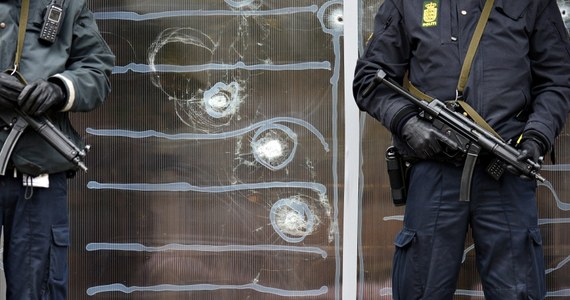 Dwaj mężczyźni podejrzani o udzielanie pomocy sprawcy sobotnich zamachów w Kopenhadze, zastrzelonemu potem przez funkcjonariuszy sił bezpieczeństwa, decyzją sądu zostali tymczasowo aresztowani na 10 dni. 