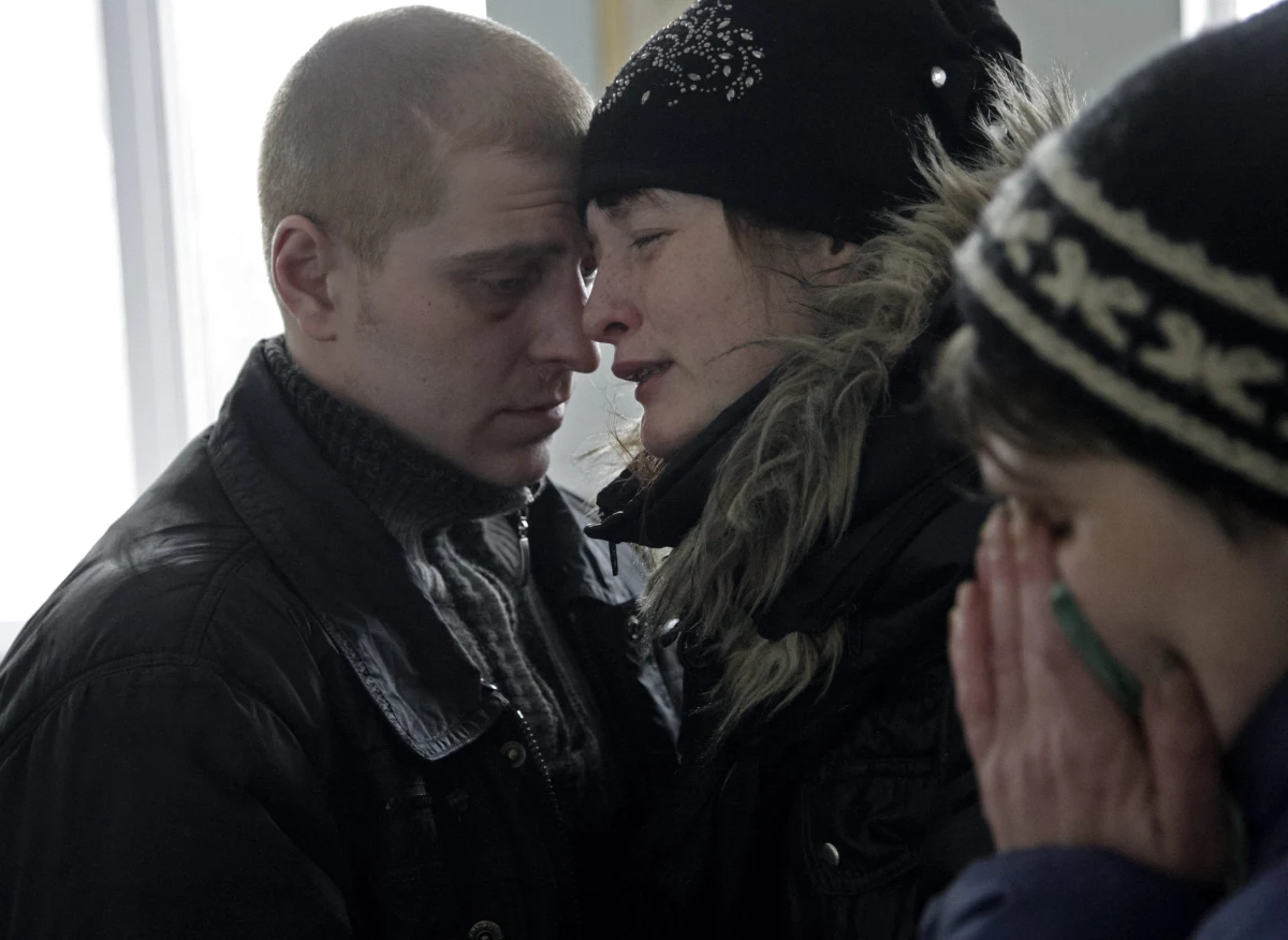 Przywódcy Rosji, Niemiec i Ukrainy omówili w rozmowie telefonicznej ustalenia z Mińska w sprawie konfliktu na wschodzie Ukrainy, głównie kwestie rozejmu, wycofania broni ciężkiej, a także sytuację w pobliżu miasta Debalcewe - podał w nocy Kreml. Szczegółów rozmowy nie podano. W osobnej rozmowie Poroszenko i sekretarz stanu USA John Kerry wyrazili zaniepokojenie naruszeniami warunków rozejmu ze strony separatystów.