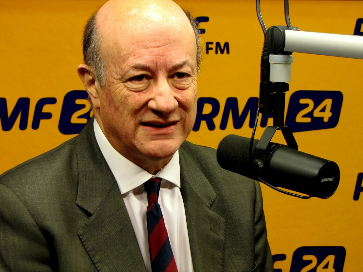 "Osobiście żałuję, że odchodzi prezes JSW. To jest człowiek, który wykazał wielką odwagę i odniósł sukces" - mówi w Kontrwywiadzie RMF FM minister w kancelarii premiera Jacek Rostowski. "Górnicy zgadzają się na rzeczy, których nigdy przedtem nie wprowadzono w górnictwie - obcięcie "14" o połowę, zamrożenie płac, odrobienie kosztów strajku, sześciodniowy tydzień pracy, utrata przywilejów na jakieś 50 mln zł" - dodaje Rostowski. Zdaniem byłego ministra finansów, JSW ma autentyczną szansę przetrwania. "To jest sukces zarządu JSW i również górników" - ocenia gość RMF FM.