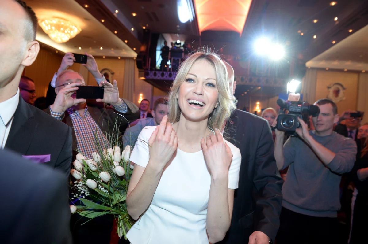 Rosyjskie media i politycy pozytywnie komentują kandydaturę Magdaleny Ogórek na prezydenta. "Na kandydata na prezydenta Polski wysunięto piękną kobietę, która chce nawiązać bezpośredni dialog z Władimirem Putinem" - wybija "Komsomolskaja Prawda", prezentując sylwetkę Magdaleny Ogórek. "Kandydatka polskiej lewicy na prezydenta - to sympatyczna twarz nierusofobicznej Polski" - komentuje z kolei Aleksiej Puszkow z rosyjskiej Dumy.