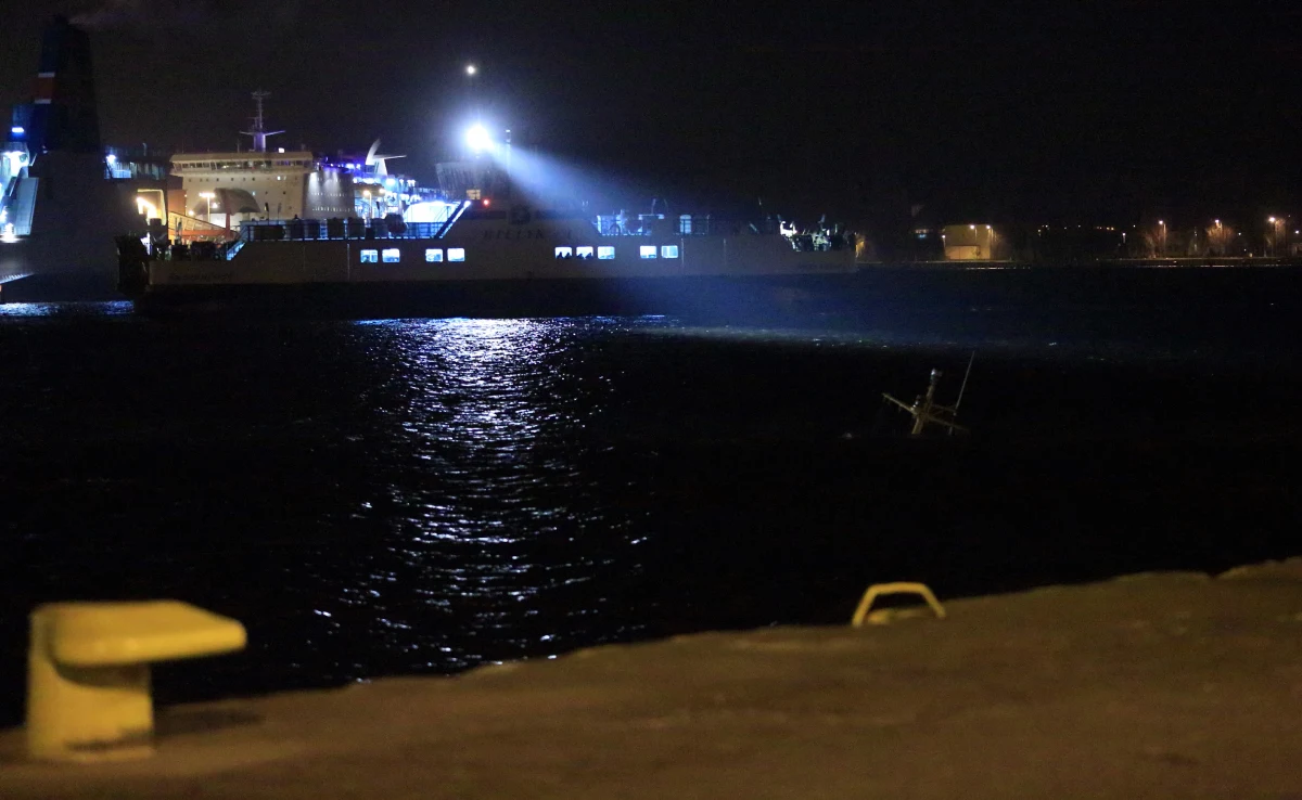 Jest zarzut dla kierującego holownikiem Kuguar, który wczoraj wieczorem zderzył się ze statkiem towarowym w porcie w Świnoujściu i zatonął. 37-latek odpowie za kierowanie statkiem pod wpływem alkoholu.