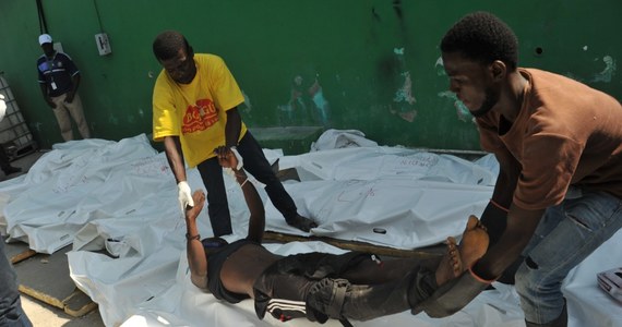 Rząd w Port-au-Prince odwołał imprezy karnawałowe w całym kraju i ogłosił trzydniową żałobę narodową, po tym jak wczoraj w czasie pochodu ulicami miasta platforma taneczna zahaczyła o linię wysokiego napięcia. Według najnowszych danych zginęło 16 osób, a 78 zostało rannych.