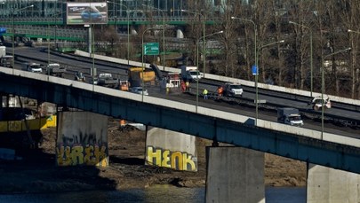 Nielegalne kable odkryte na moście Łazienkowskim