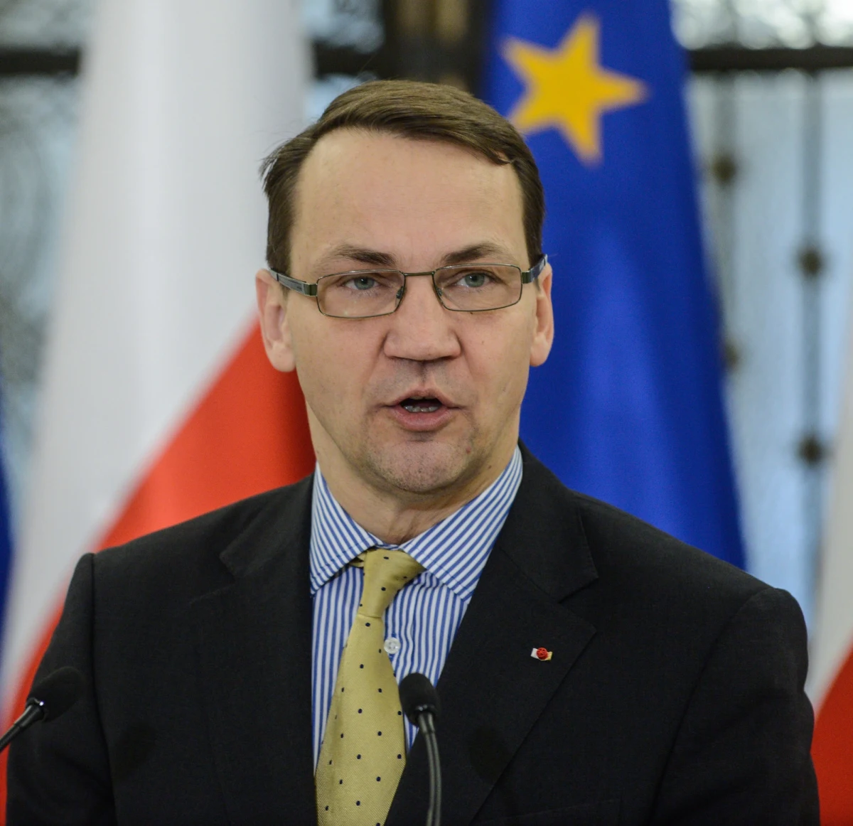 Mamy skutki nadgorliwości w podejmowaniu decyzji politycznych wiele lat temu - powiedział b. szef MSZ, marszałek Sejmu Radosław Sikorski pytany o odrzucenie przez Trybunał w Strasburgu odwołania rządu od wyroku uznającego, że Polska naruszyła konwencję praw człowieka ws. więzień CIA. 