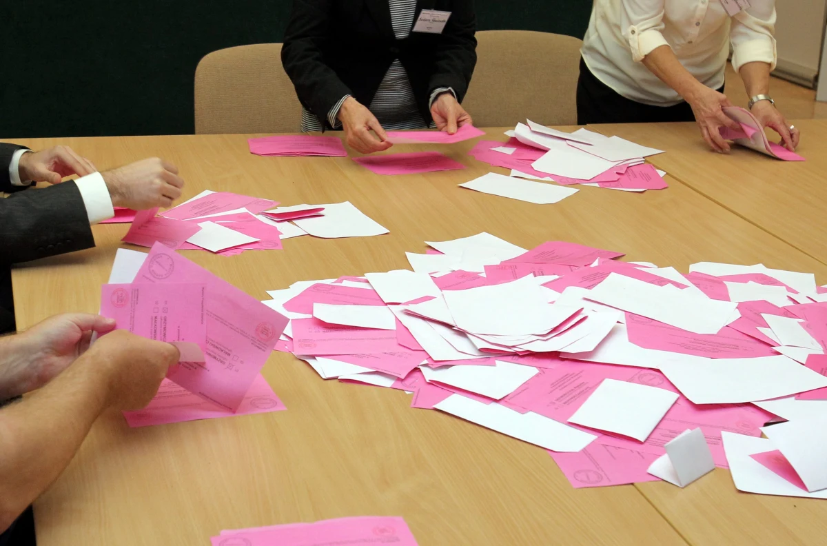 Będzie nowy system komputerowy, który zliczy głosy oddane w majowych wyborach prezydenckich. Państwowa Komisja Wyborcza chce znów zaufać technice, pomimo że w listopadzie zeszłego roku to właśnie skandalicznie przygotowany projekt informatyczny wywołał farsę związaną z liczeniem głosów w wyborach samorządowych.